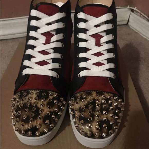 Comment below up to a size 15 - Picture 3 of 4